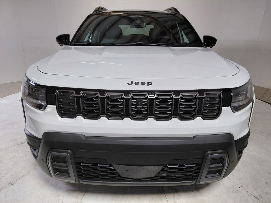 New 2026 Bright White Clear-Coat Exterior Paint Jeep Overland image 2