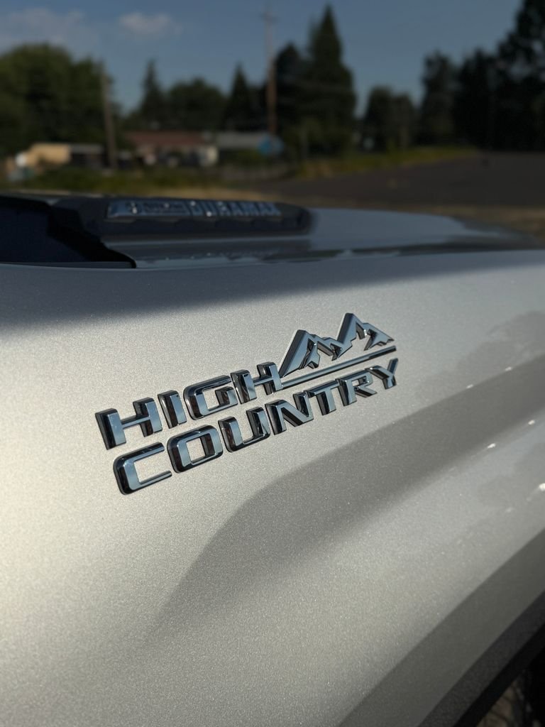 Used 2022 Silver Ice Metallic Chevrolet High Country image 51