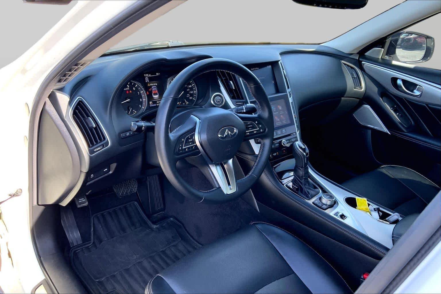 Used 2023 Majestic White INFINITI LUXE image 16
