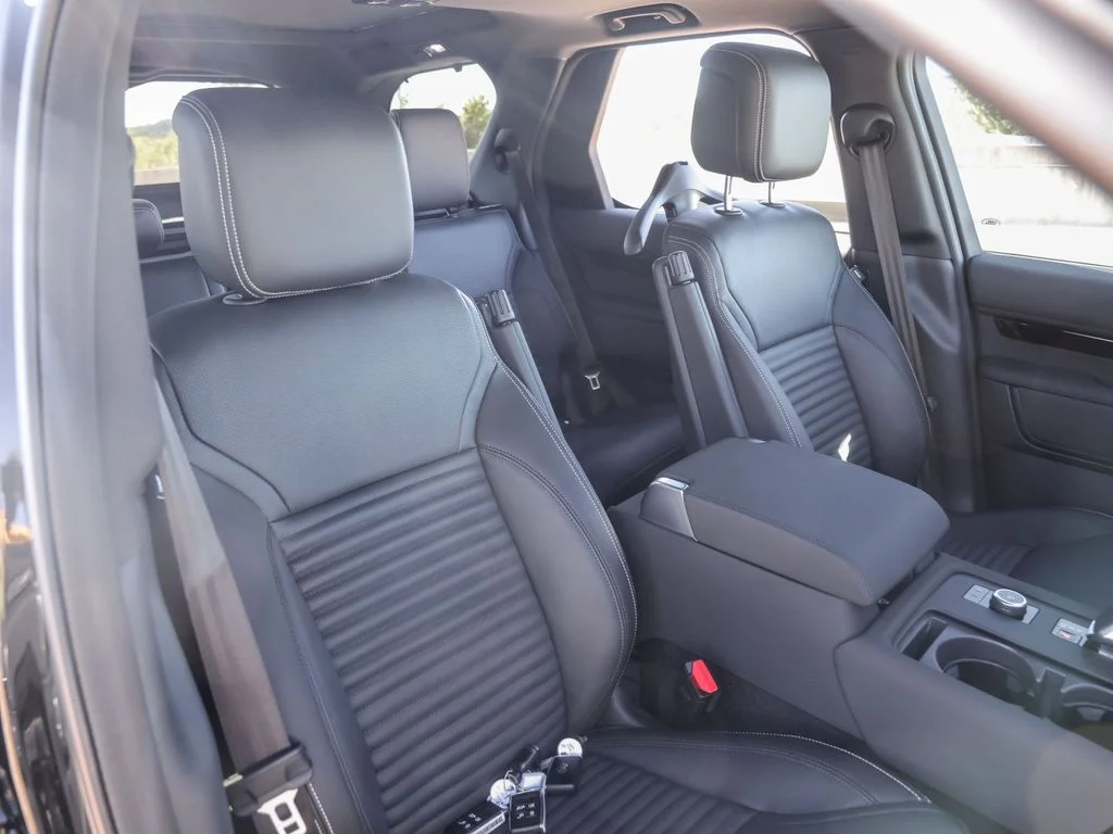 Used 2025 Santorini Black Metallic Land Rover S image 39