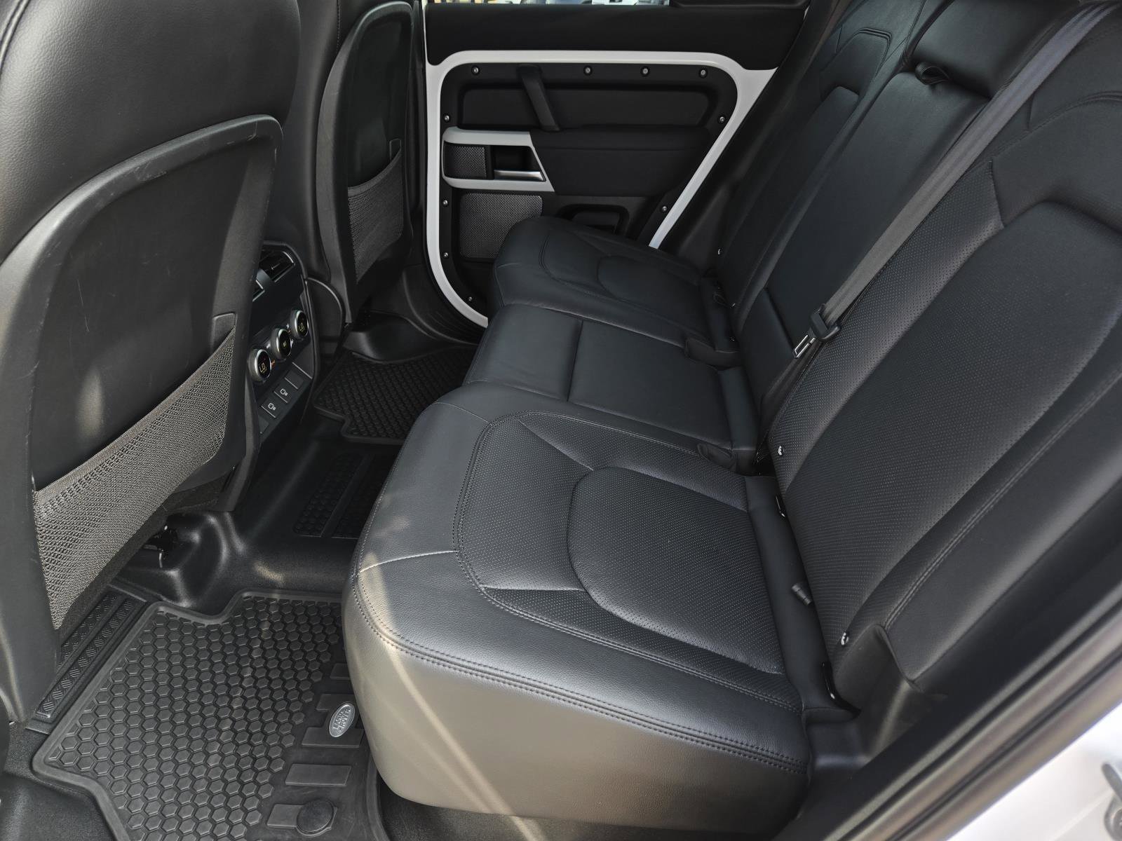 Used 2023 Fuji White Land Rover SE image 21