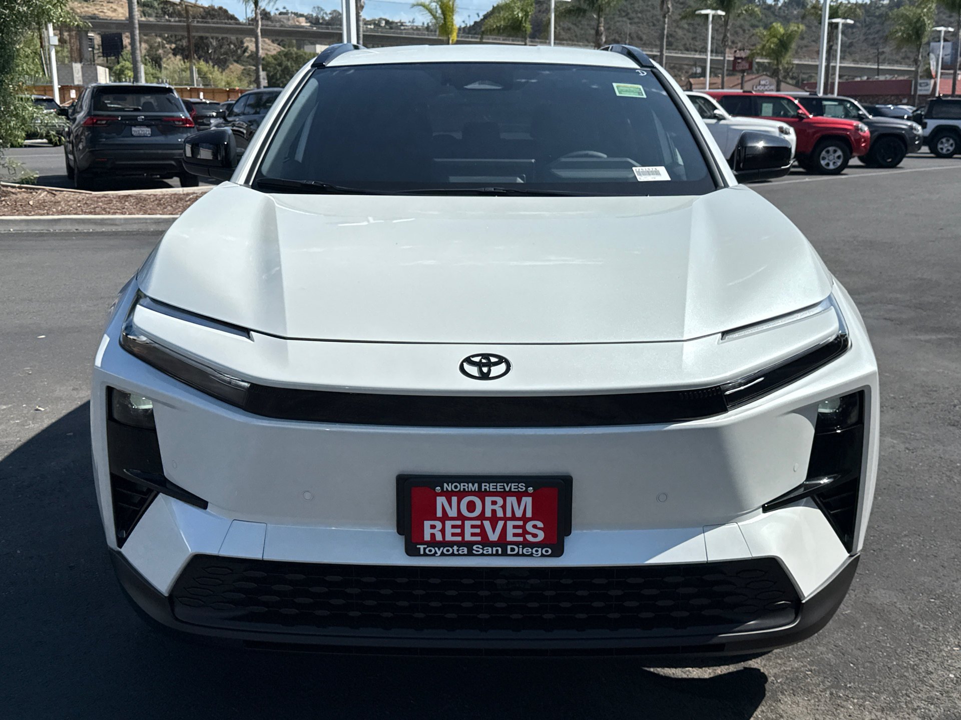 New 2026 Wind Chill Pearl <sup>1</sup> Toyota  SE image 6
