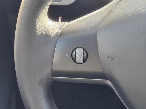 Used 2022  Tesla Performance image 15