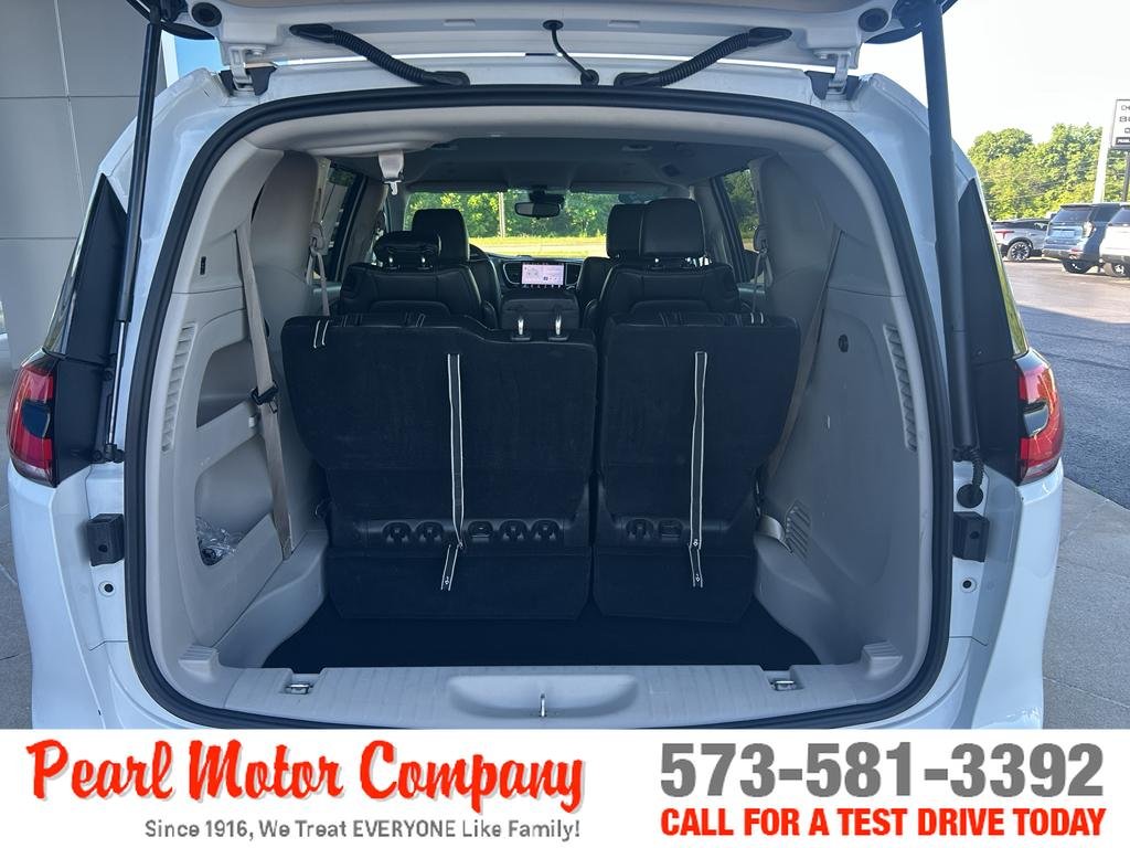 2024 Chrysler Pacifica Touring L - Photo 21