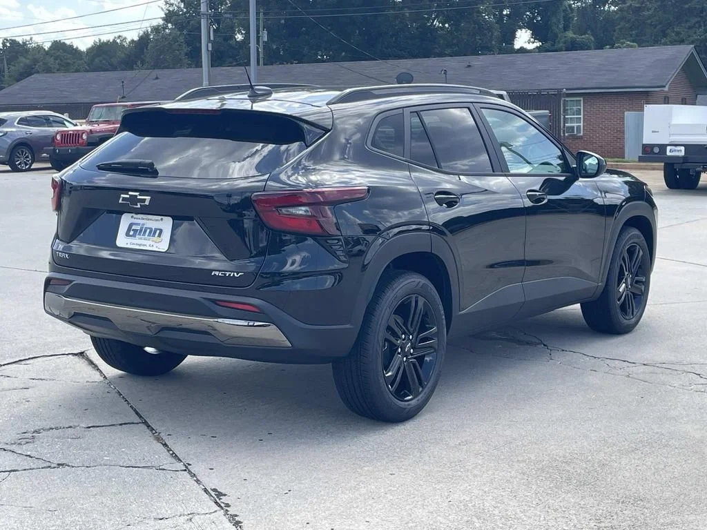 New 2026 Mosaic Black Metallic Chevrolet ACTIV image 4