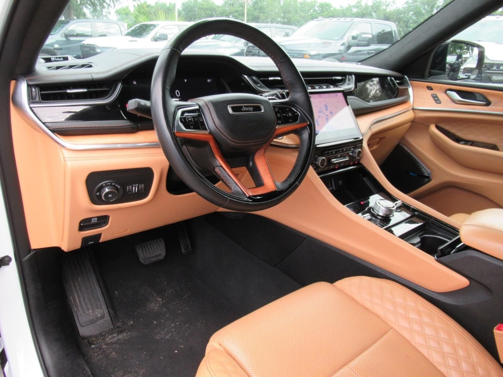 Used 2023 White Jeep Summit image 17