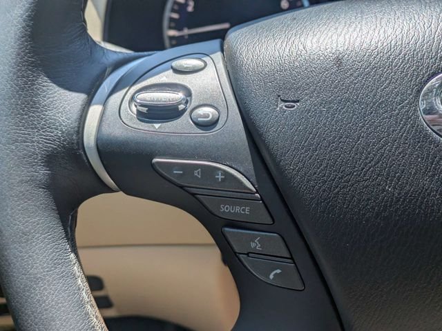 Used 2019 White INFINITI LUXE image 27