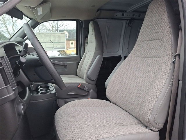 2025 GMC Savana Cargo Work Van - Photo 20