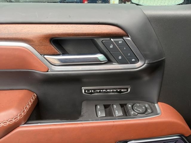 Used 2025 Silver GMC Denali Ultimate image 4