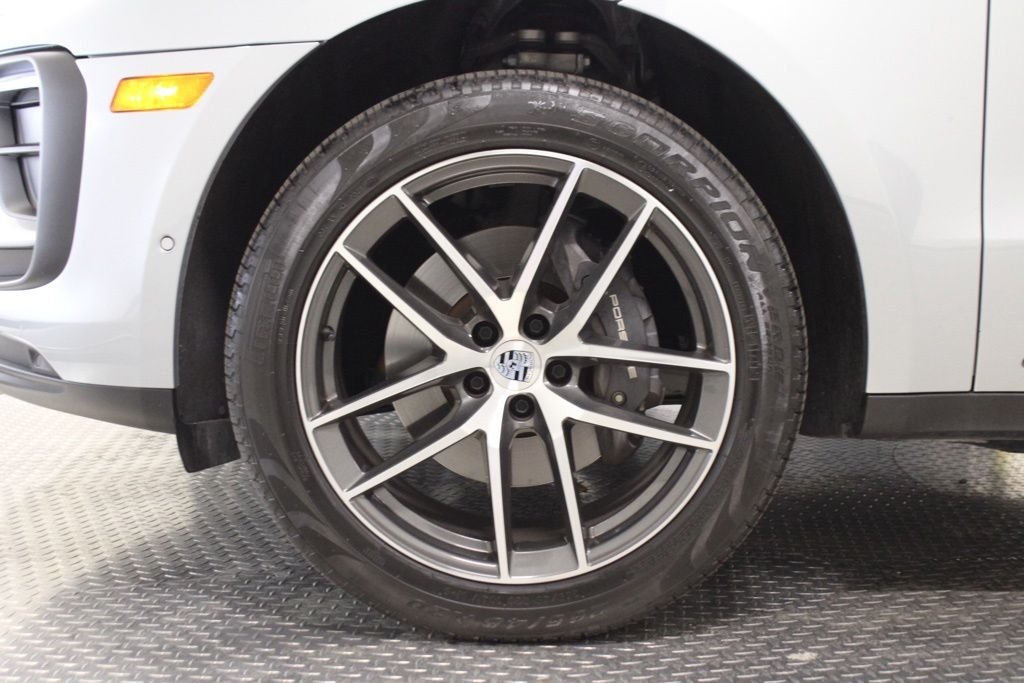 Used 2025  Porsche  image 19