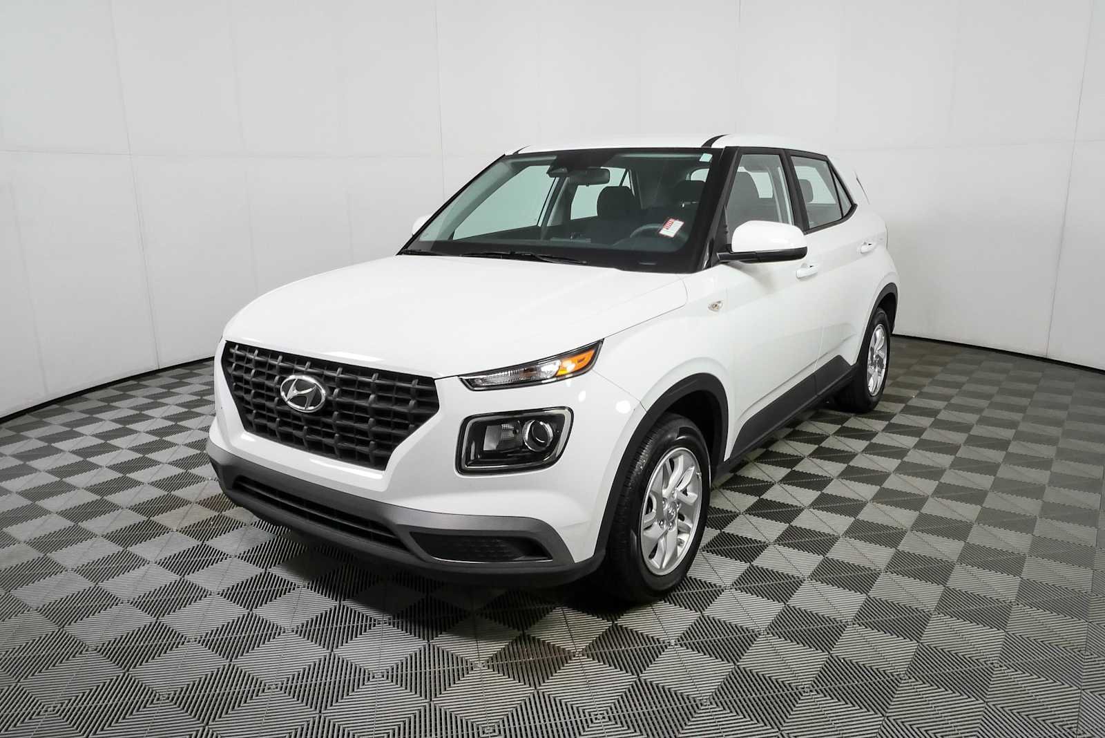 Used 2023 Lunar White Hyundai SE image 23