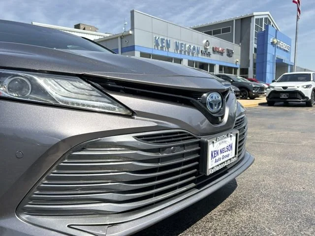 Used 2018 Gray Toyota XLE image 4