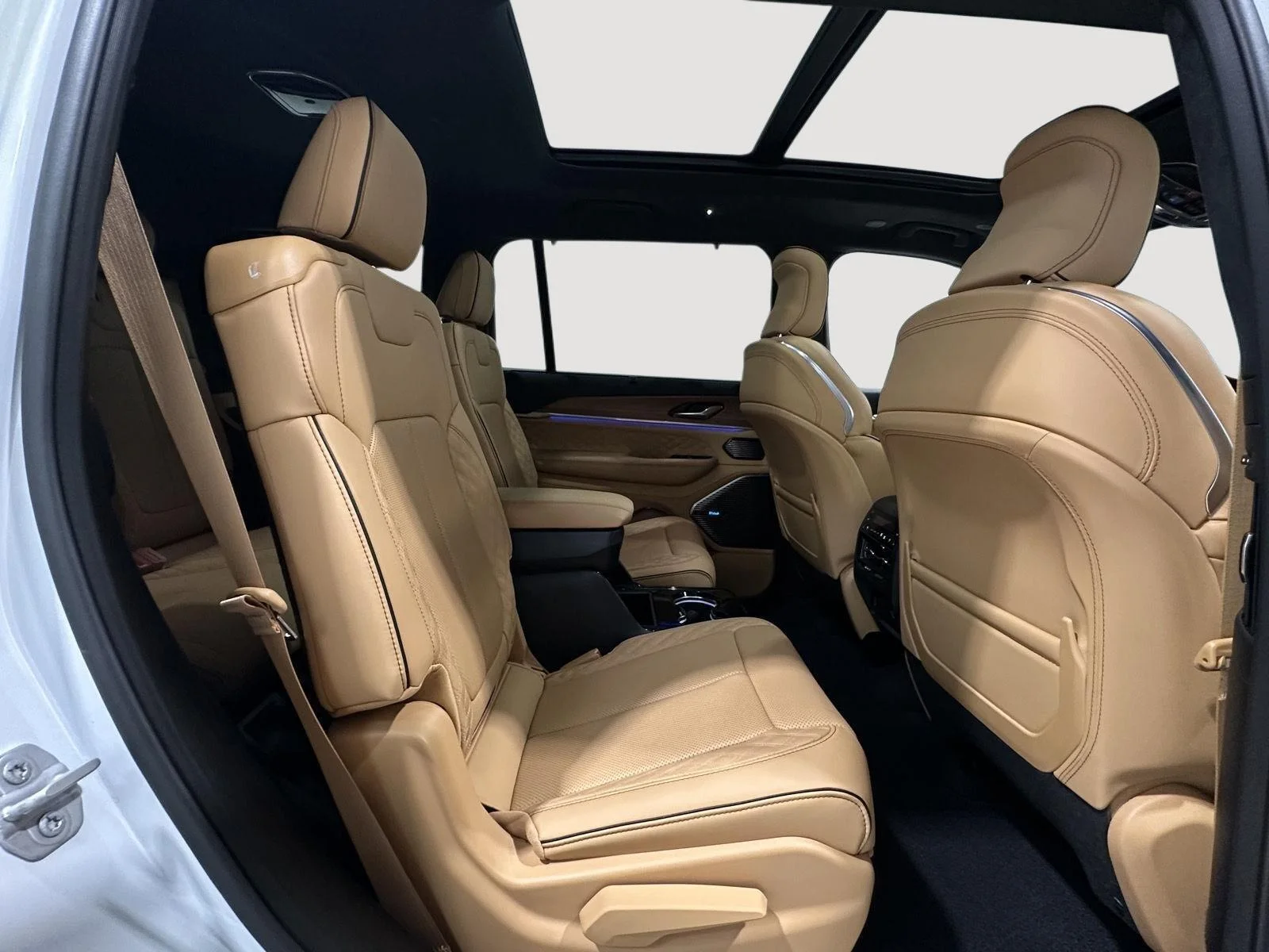 Used 2025 White Jeep Summit image 25
