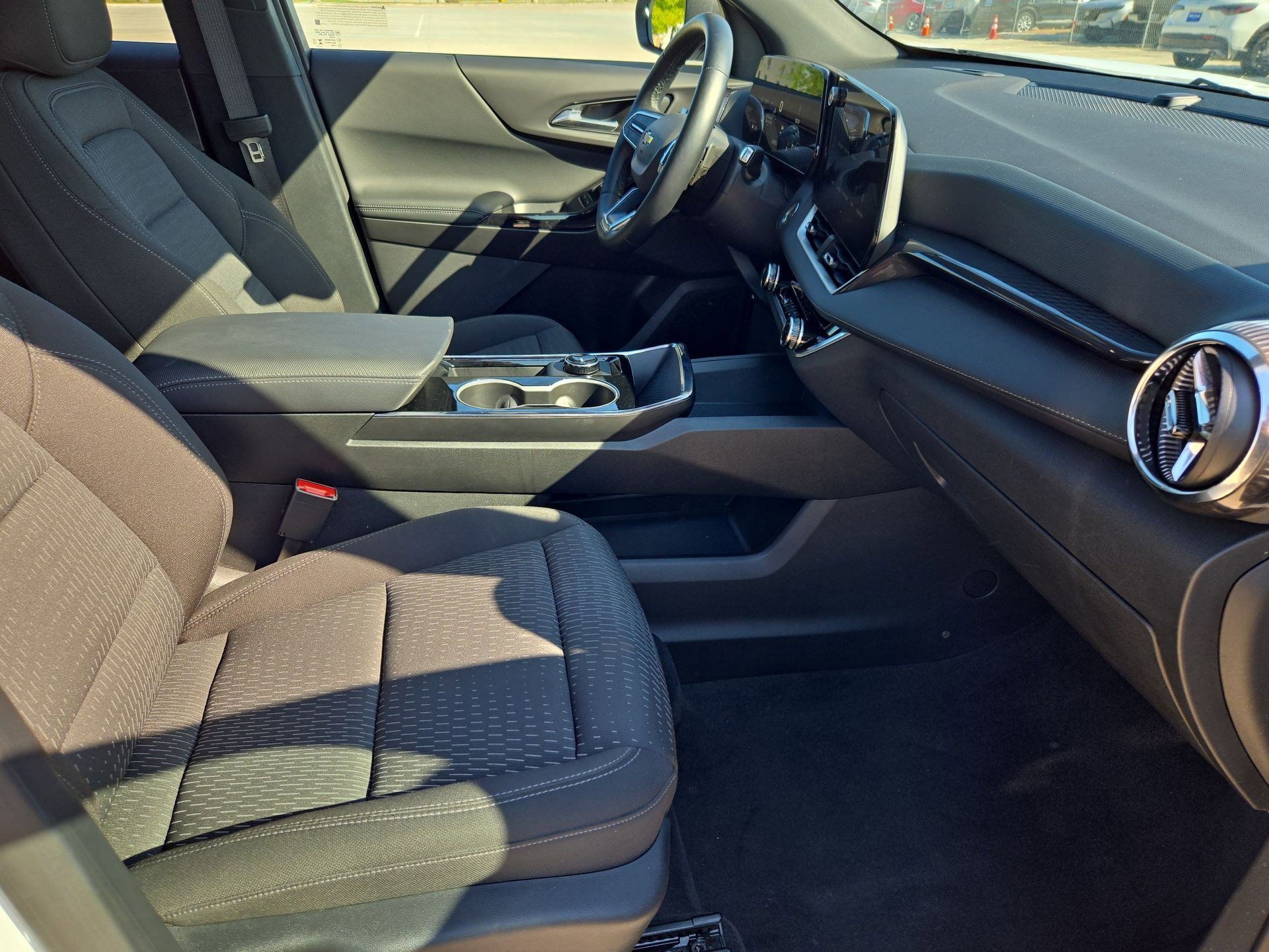 Used 2026 Summit White Chevrolet FWD LT image 31