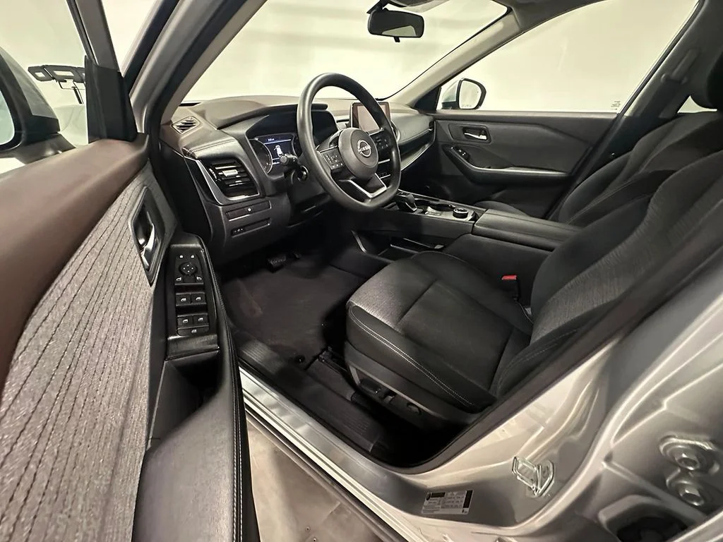 Used 2022 Silver Nissan SV image 19