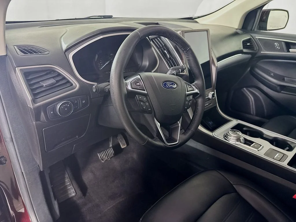Used 2021 Red Ford SEL image 9