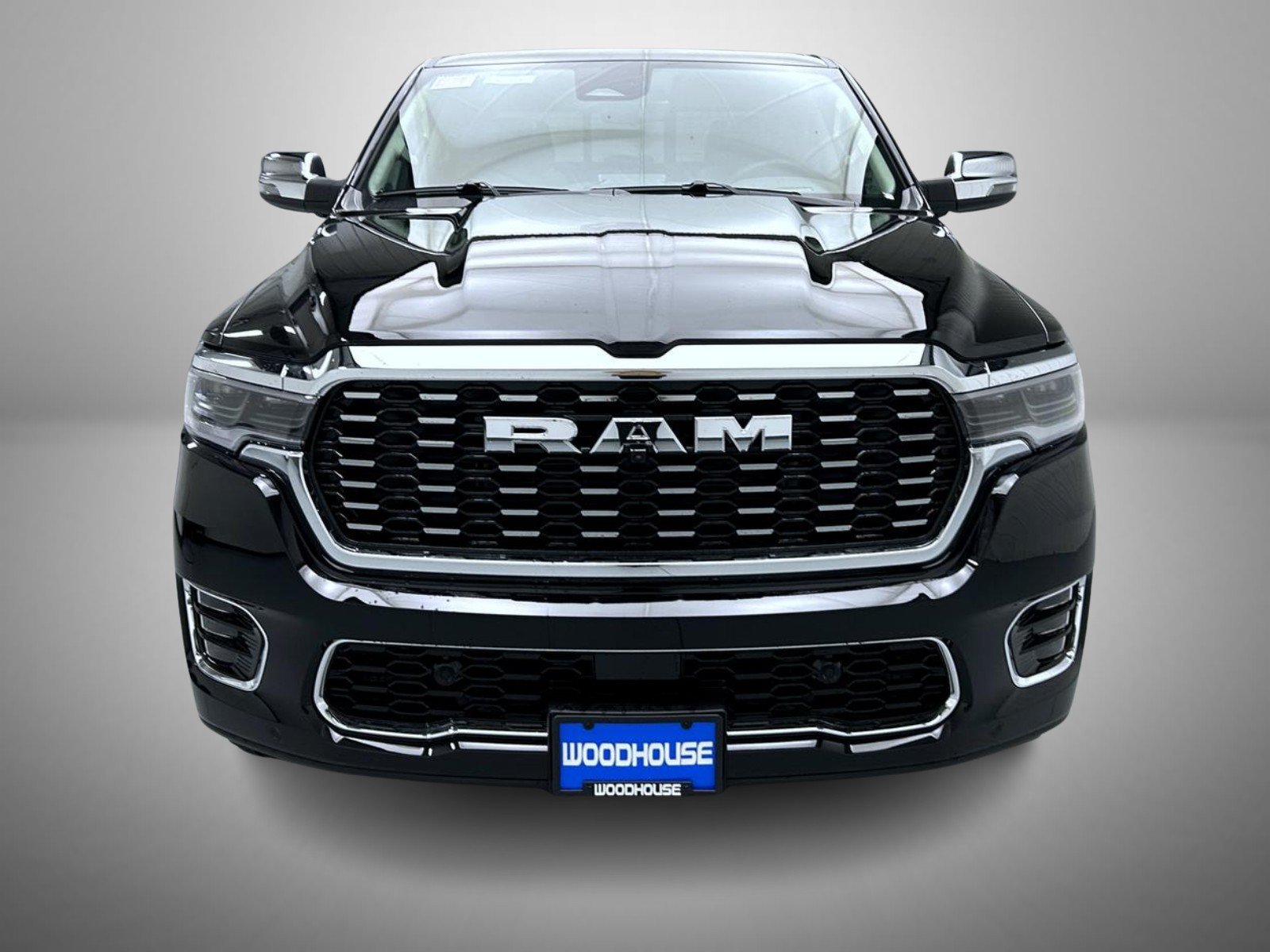 New 2027 Diamond Black Crystal Pearl-Coat Exterior Paint RAM Tungsten image 2