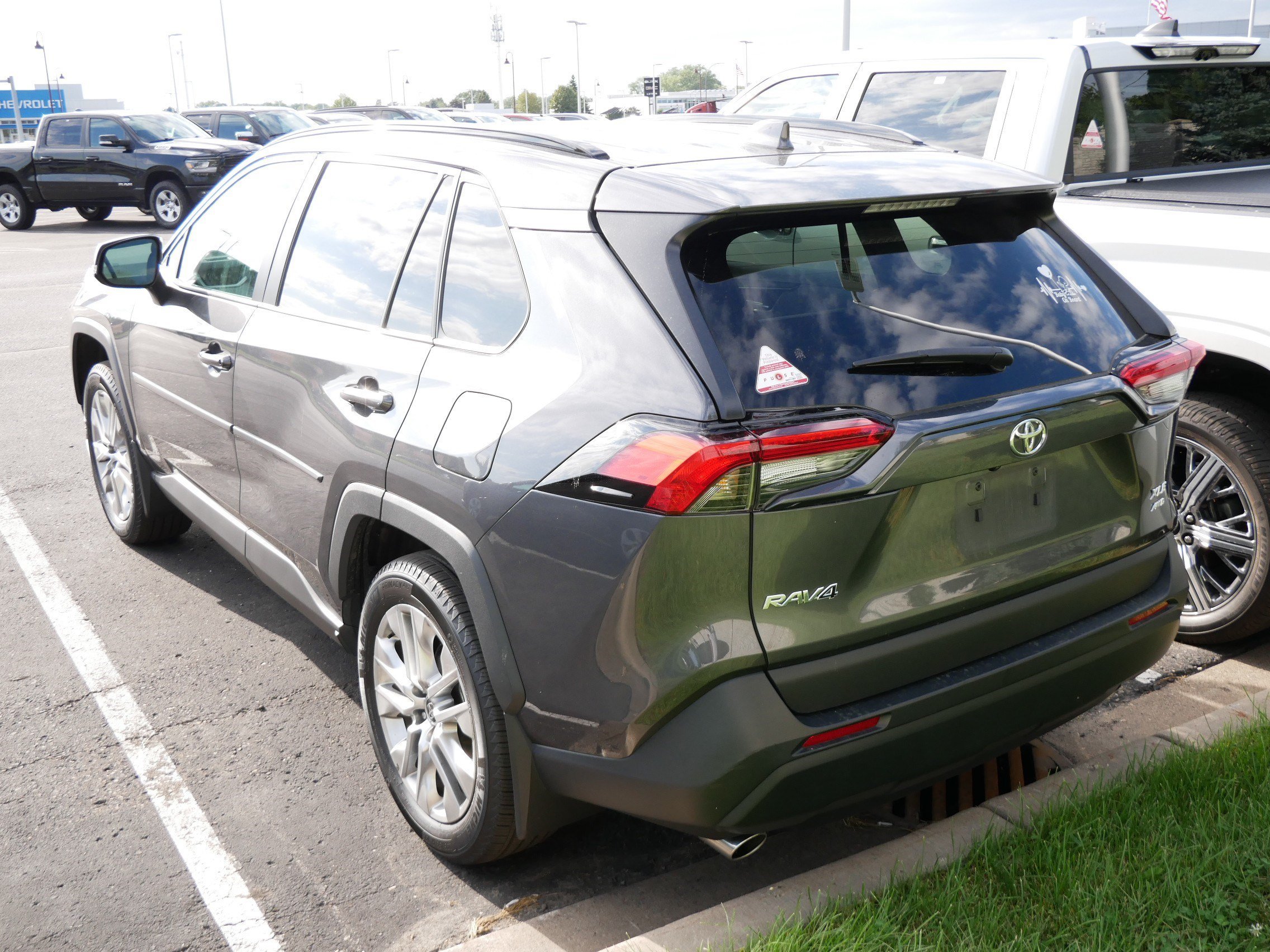 Certified Used 2024  Toyota XLE Premium image 5