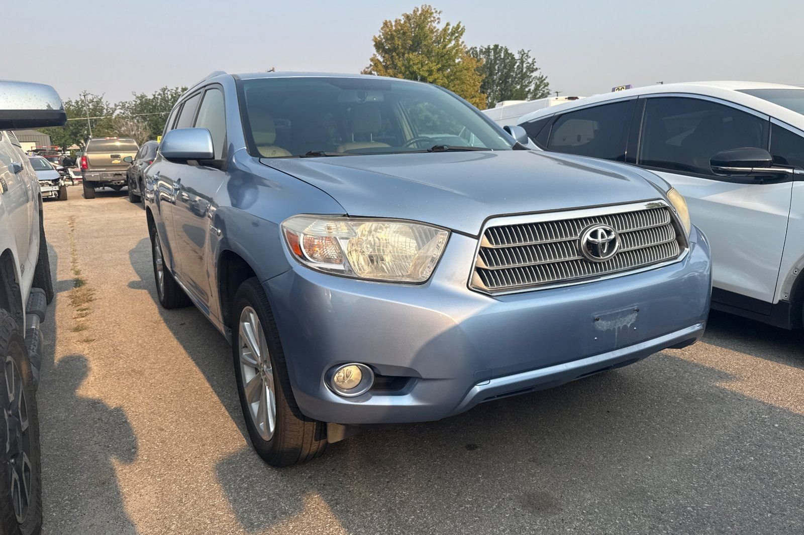 Used 2008  Toyota Limited image 2