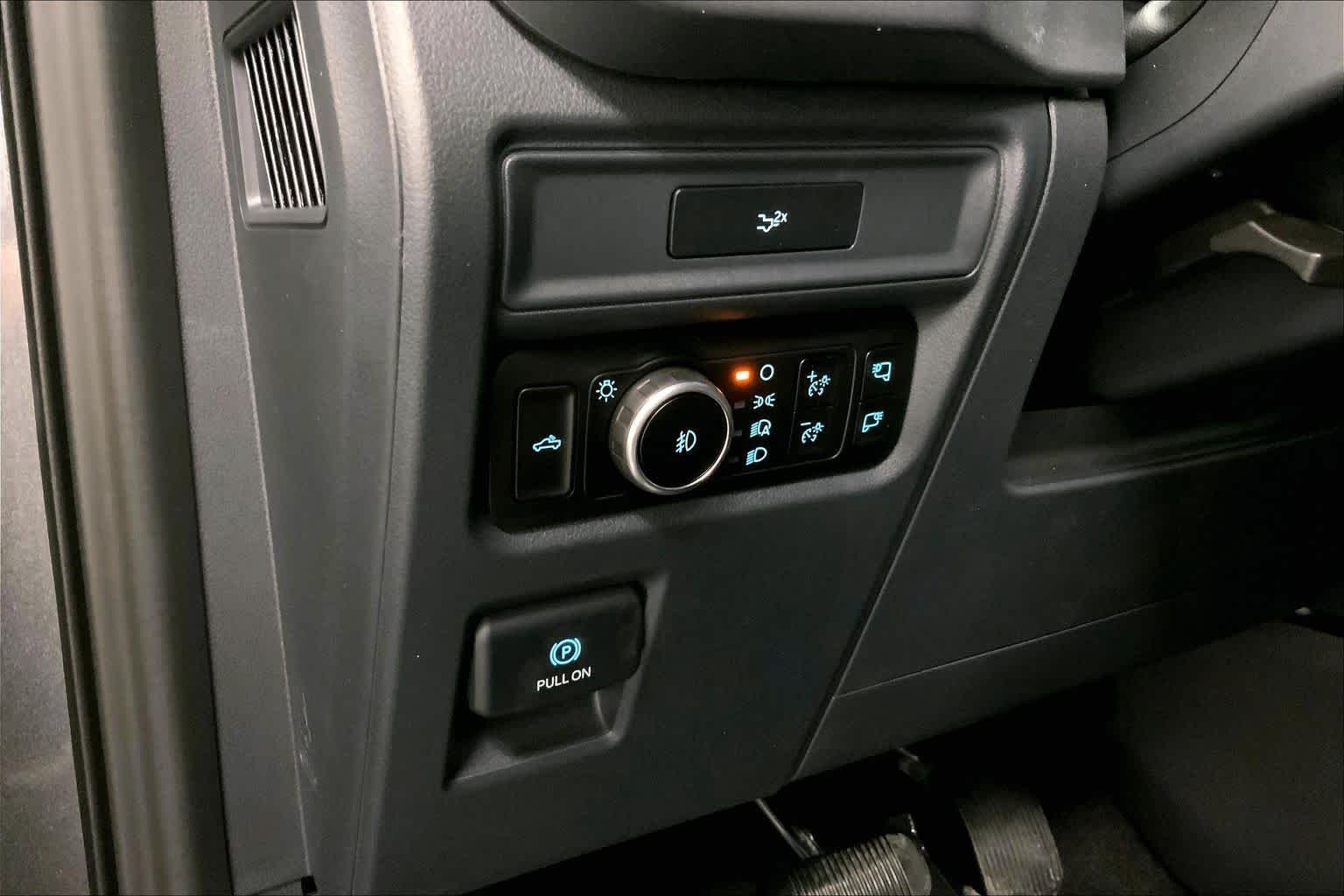 New 2026 Carbonized Gray Metallic Ford XLT image 18