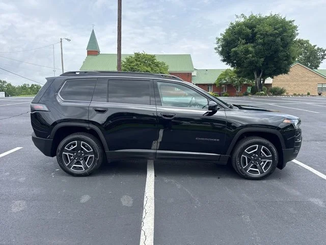 New 2026 Diamond Black Crystal Pearl-Coat Exterior Paint Jeep Laredo image 8