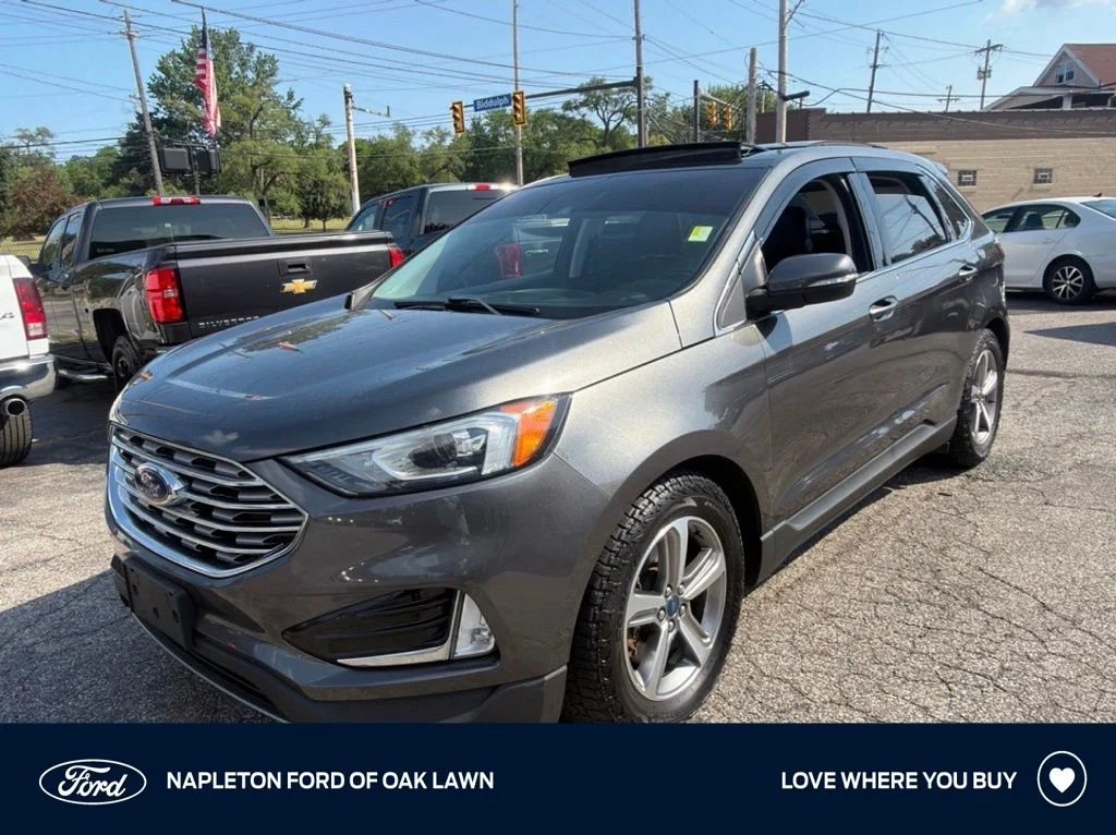 Used 2019 Gray Ford SEL image 1