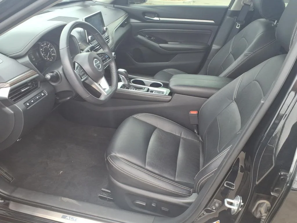 Certified Used 2022 Black Nissan 2.5 SL image 14
