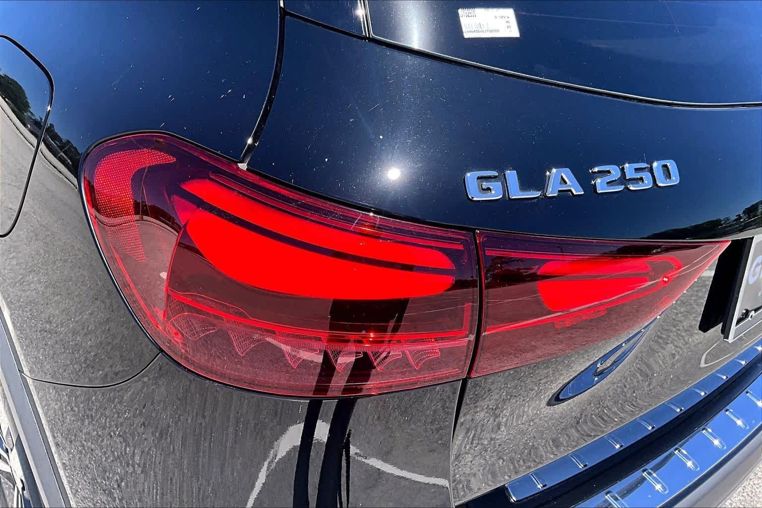 Used 2025 Night Black Mercedes-Benz GLA 250 image 29