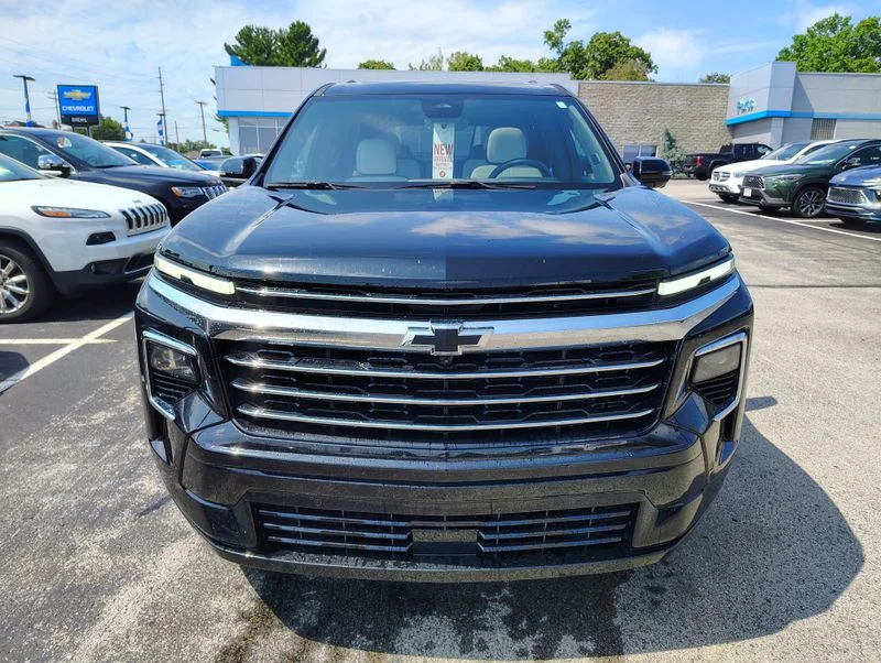 Used 2025 Black Chevrolet High Country image 2