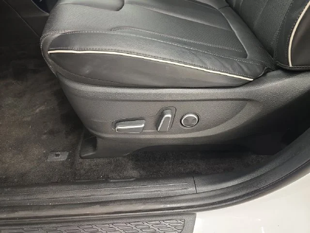 Used 2025 Hyper White Hyundai SEL image 35