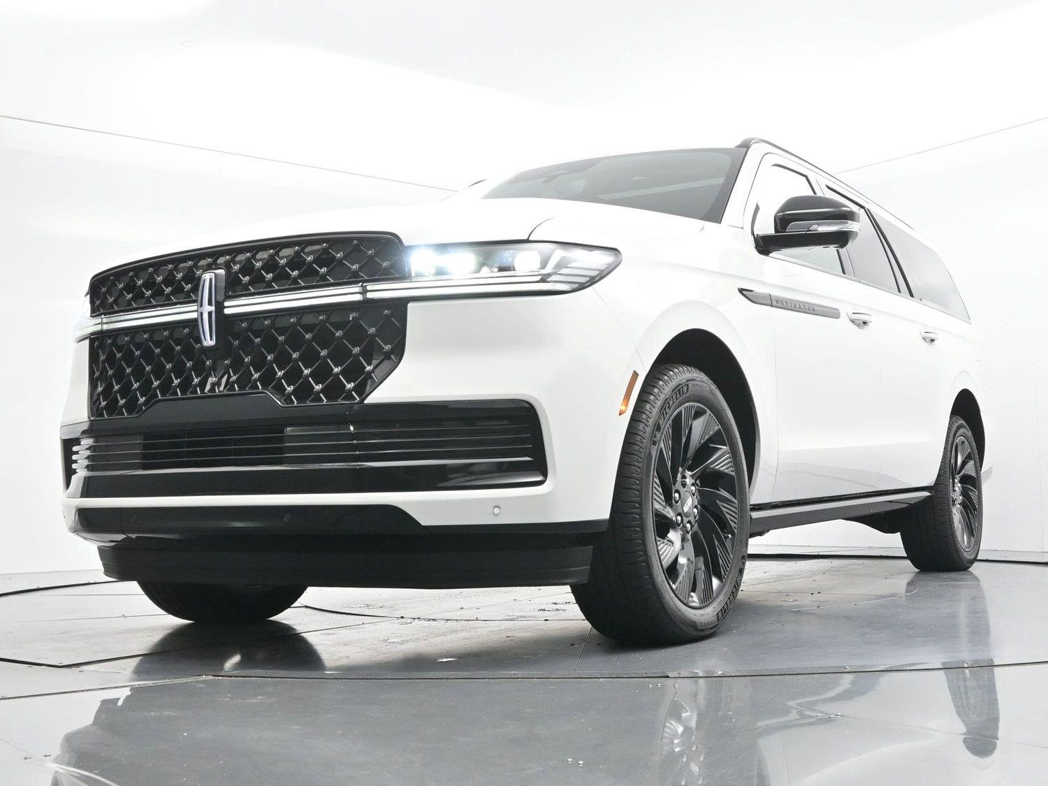 Used 2026 Pristine White Metallic Tri-coat Lincoln Reserve image 48