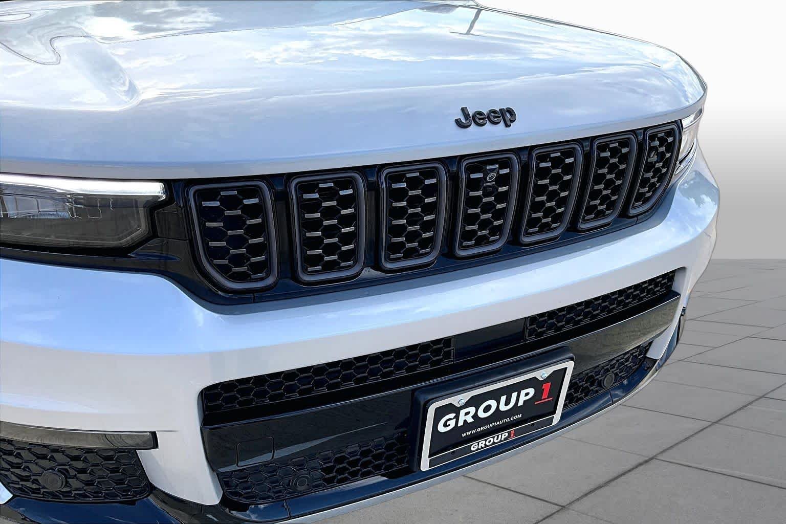 Used 2025 Silver Zynith Jeep Summit Reserve image 30