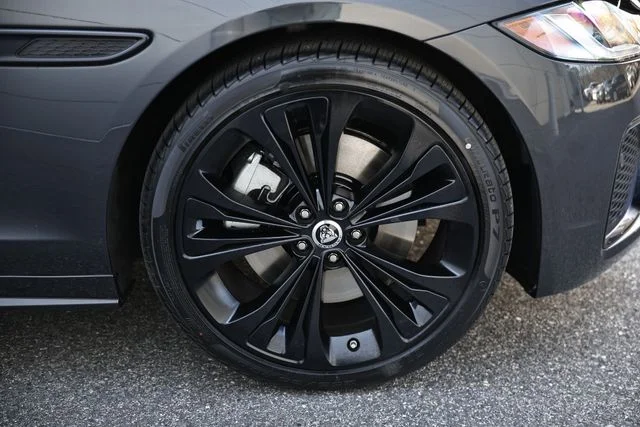 New 2024 Gray Jaguar R-Dynamic SE image 15