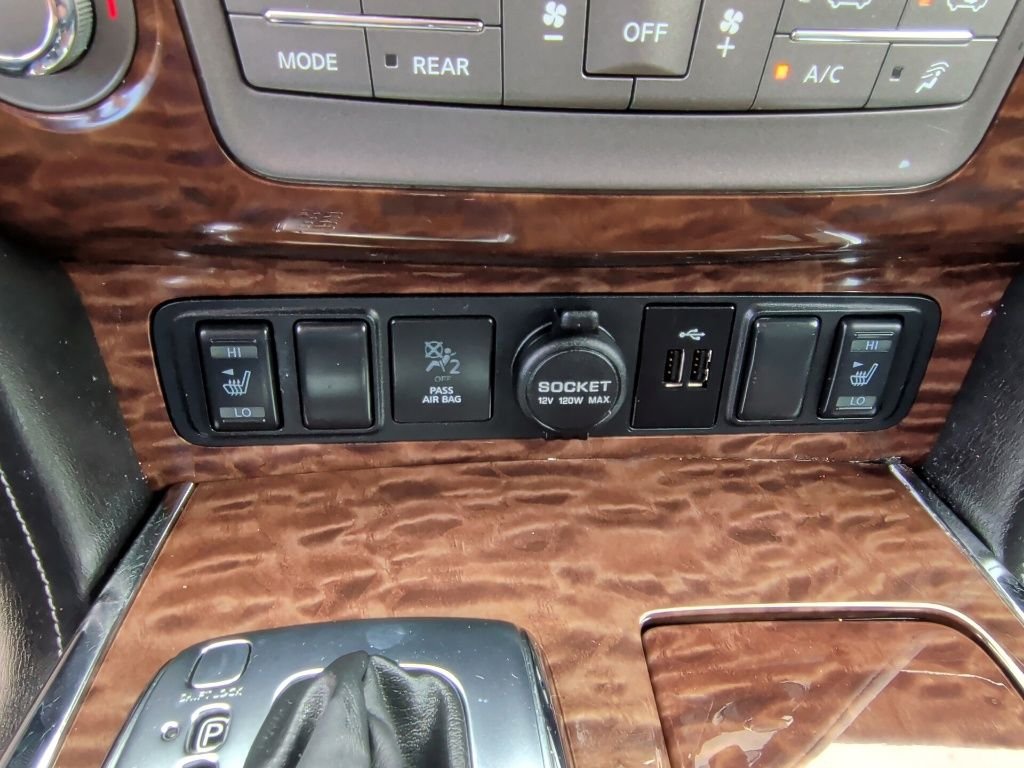 Used 2019 Super Black Nissan SL image 28
