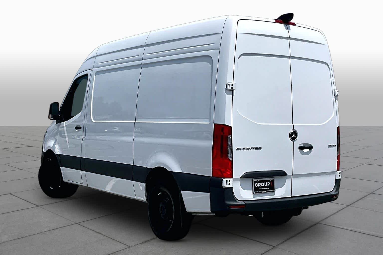 Used 2025 Arctic White Mercedes-Benz  image 12