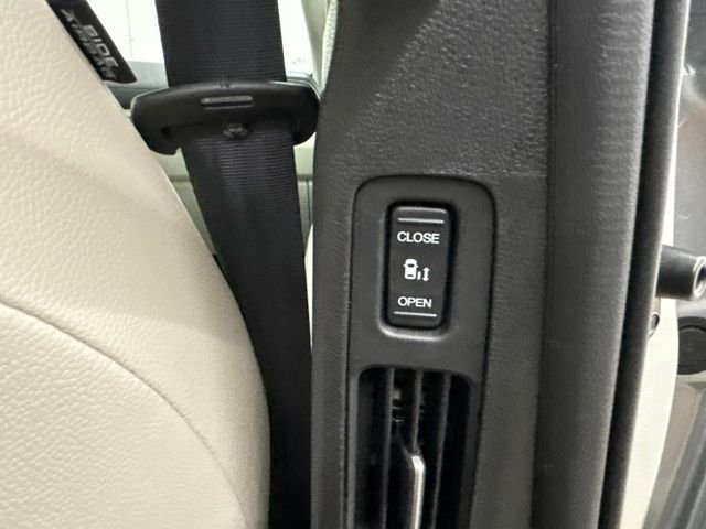 Used 2026 Solar Silver Metallic Honda EX-L image 24