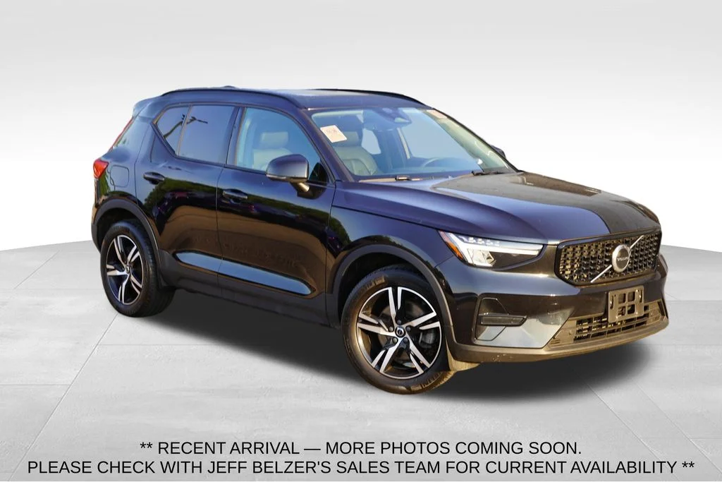 2024 Volvo XC40 B5 Core Dark AWD's photo