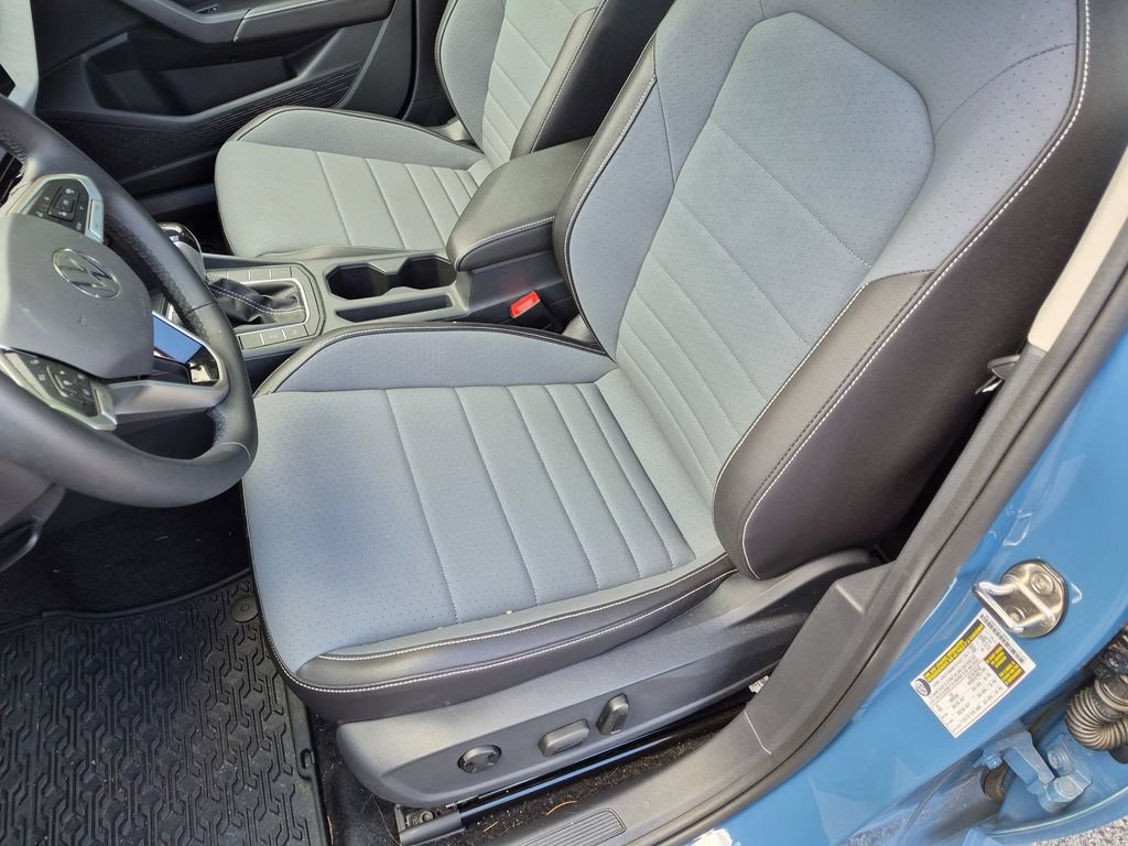 Used 2025  Volkswagen 1.5T SE image 24