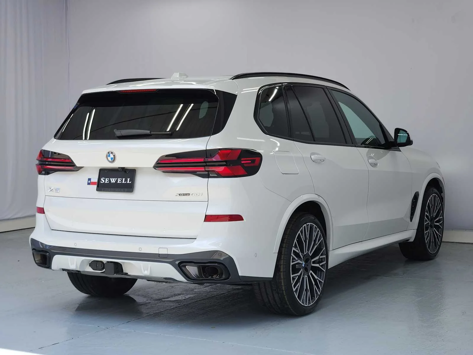 Certified Used 2026 Mineral White Metallic BMW xDrive40i image 4