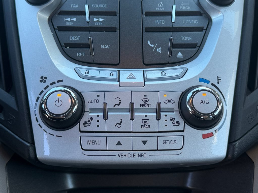 Used 2015 SUMMIT WHITE Chevrolet LT image 23