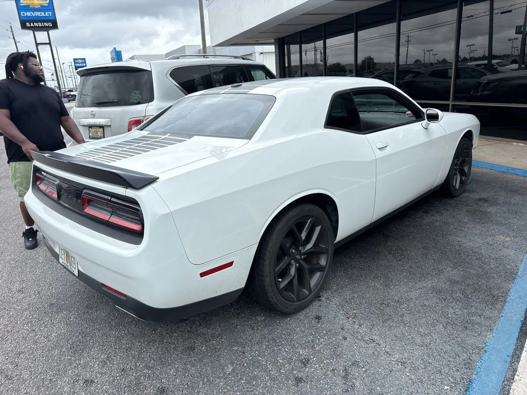 Used 2021 White Dodge SXT image 2
