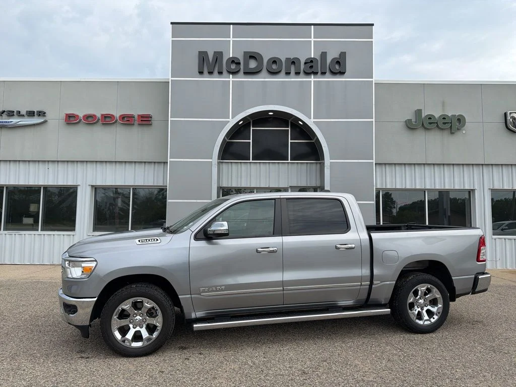 2022 RAM 1500 Big Horn/Lone Star 4x4 Crew Cab 5'7's photo