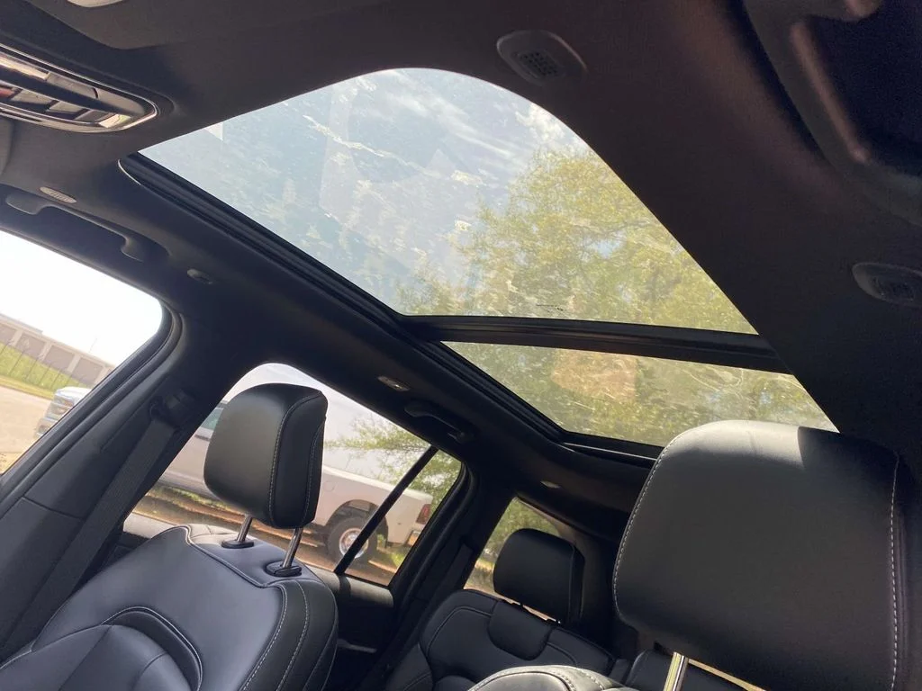 New 2026 Diamond Black Crystal Pearl-Coat Exterior Paint Jeep Limited image 21