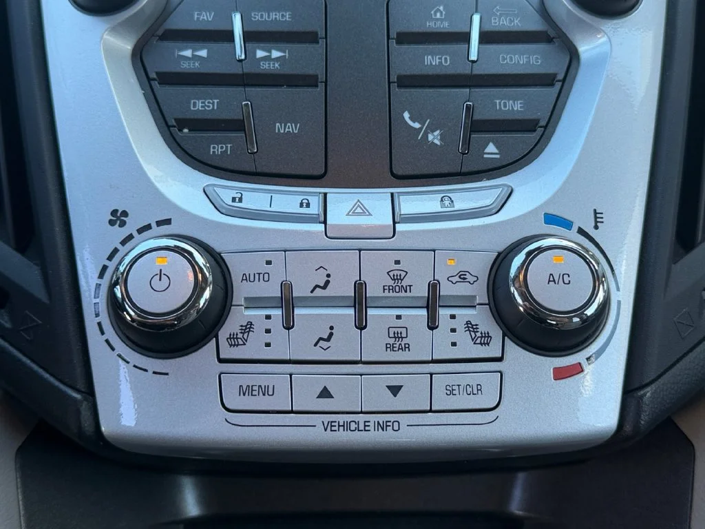 Used 2015 SUMMIT WHITE Chevrolet LT image 23