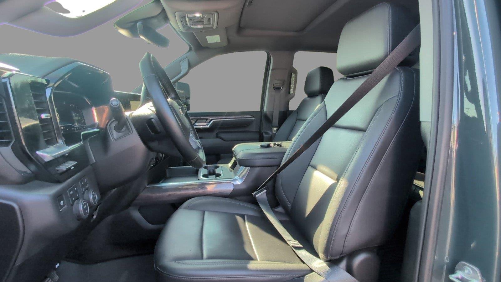 Used 2025 Cypress Gray Chevrolet LTZ image 18