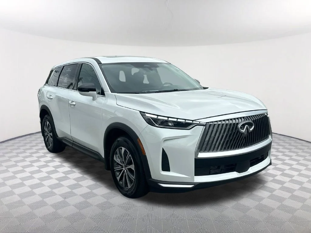 Certified Used 2026 White INFINITI PURE image 3