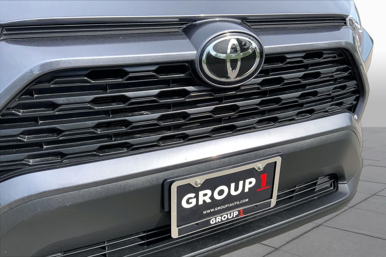 Used 2025 Magnetic Gray Metallic Toyota Hybrid XLE image 56