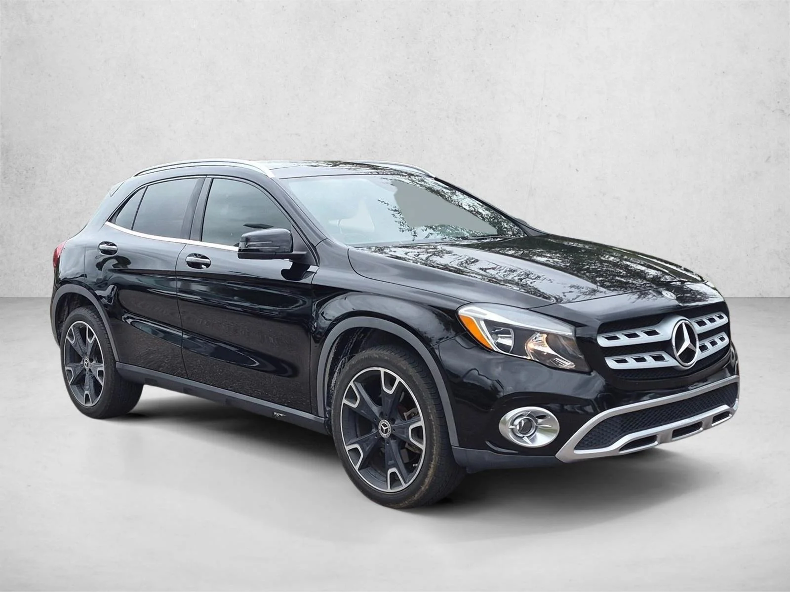 Used 2018 Night Black Mercedes-Benz GLA 250 image 3