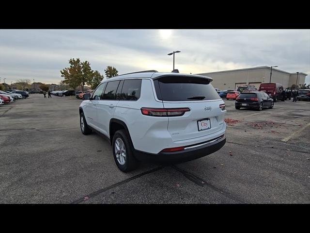 New 2025 Bright White Clear-Coat Exterior Paint Jeep Laredo X image 18