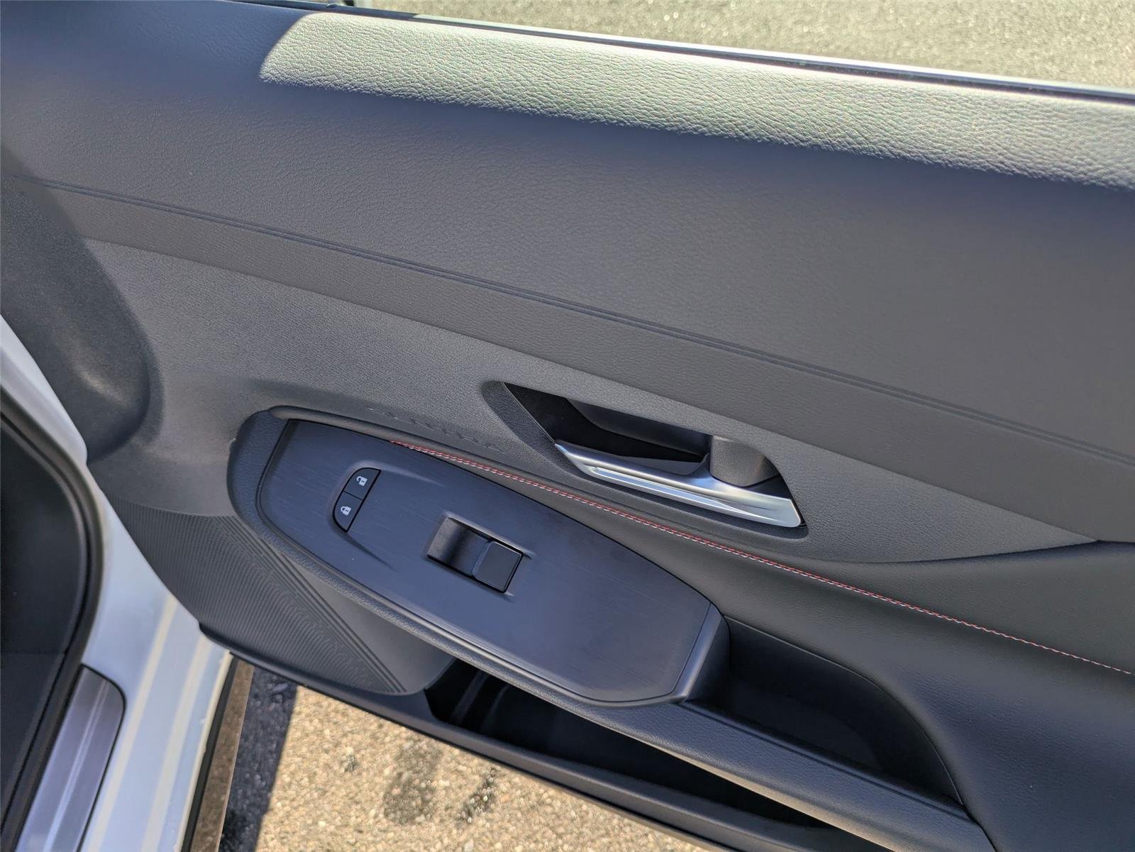 New 2026 Aspen White TriCoat / Super Black Two-tone Nissan SR image 32